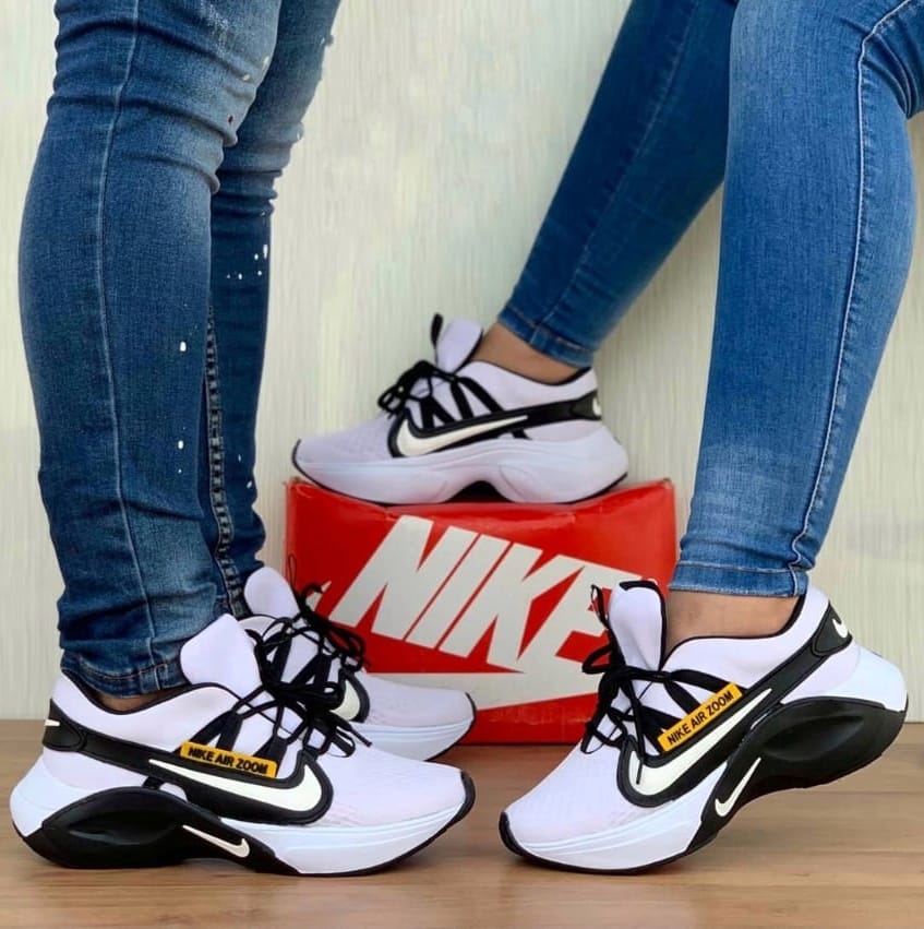 Nike Air Zoom 2024 - La segunda unidad está a mitad de precio.